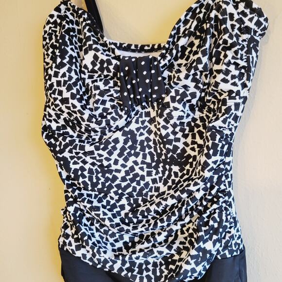 24th & Ocean rushed swimsuit NWOT - Picture 3 of 5